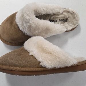 Minnetonka Leather Womens Slipper Size 6